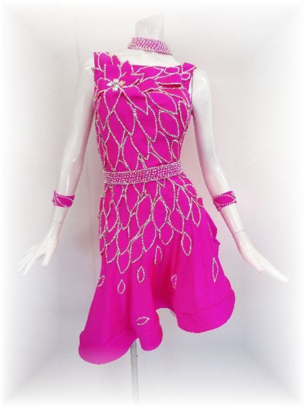 新作！鮮やかなピンクのラテンドレス