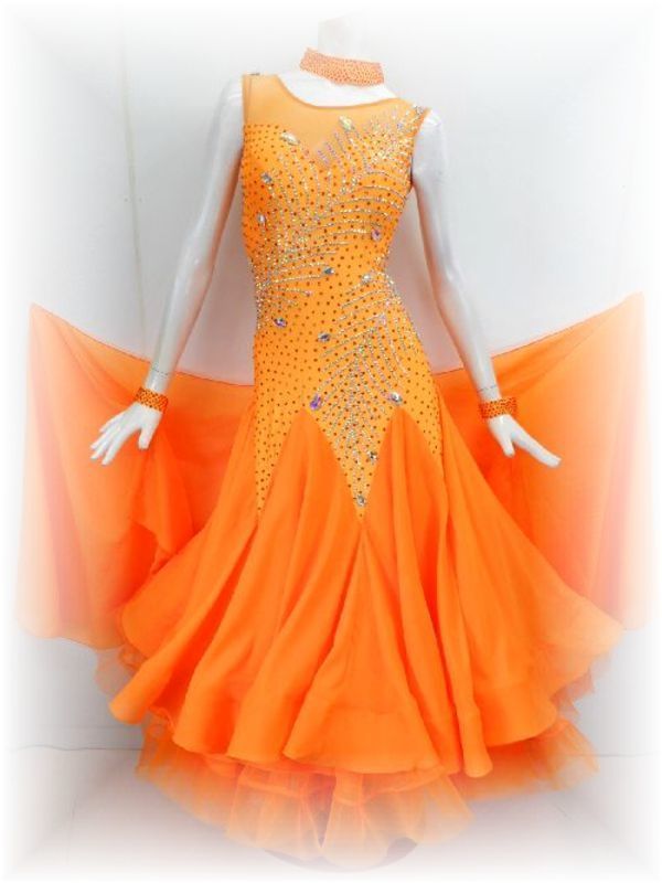 新入荷！オレンジのスタンダードドレス