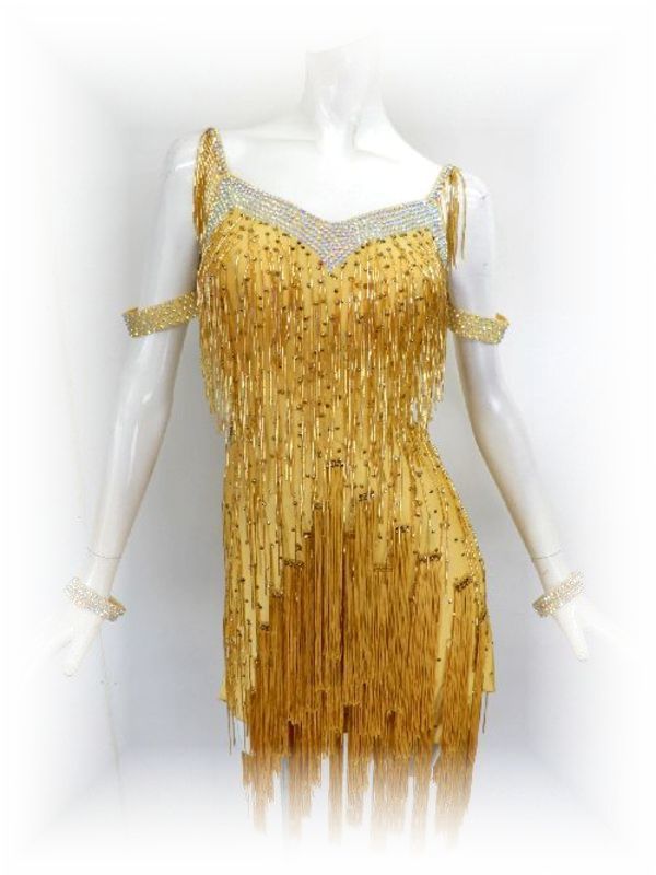 煌びやかなゴールドのラテンドレス