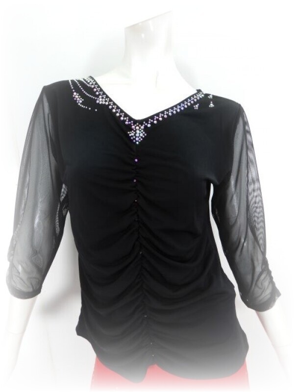 新入荷！Vネックのトップス