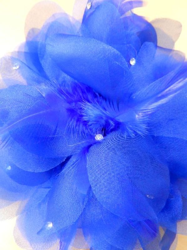 《新入荷》【ac207】コサージュ　立体花×羽ストーン　ブルー