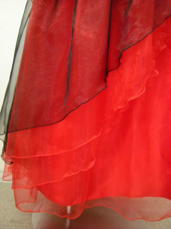 《値下げ》【k-78】ステージ衣装　Mサイズ　スパンコール飾り　裾段々フリル　黒赤　7452円を↓