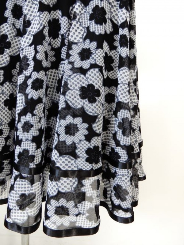 【sk854】社交ダンスミディアムロングスカート　裾テープ　裏付き　花柄ブラック