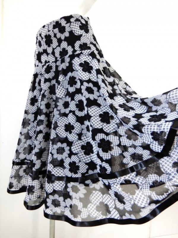 【sk854】社交ダンスミディアムロングスカート　裾テープ　裏付き　花柄ブラック